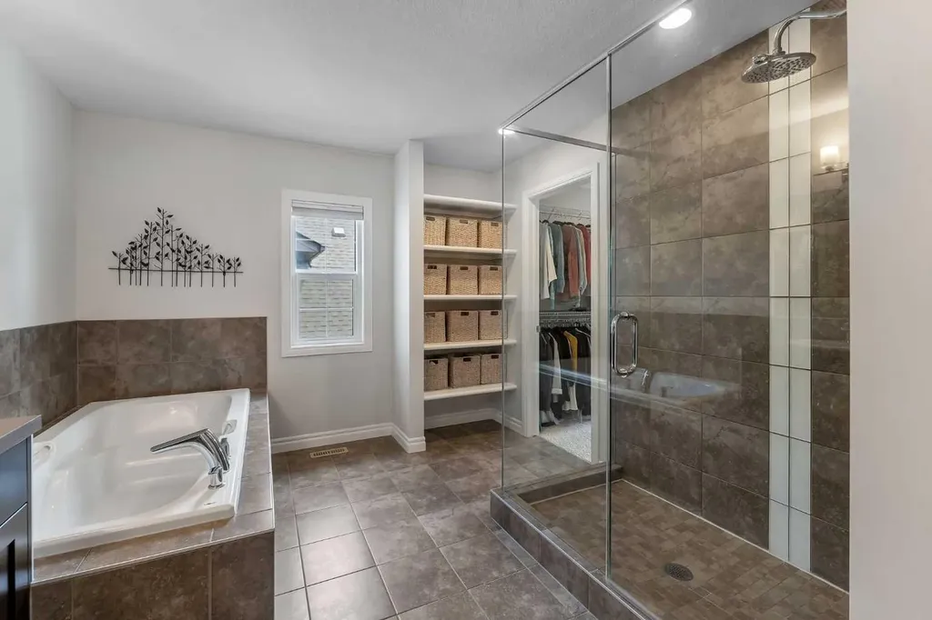 347 Hillcrest Heights SW Airdrie AB T4B 4C1