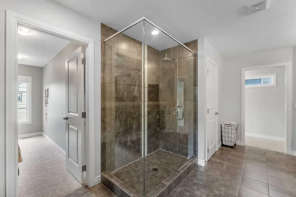 347 Hillcrest Heights SW Airdrie AB T4B 4C1