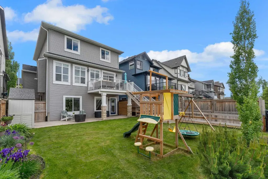 347 Hillcrest Heights SW Airdrie AB T4B 4C1