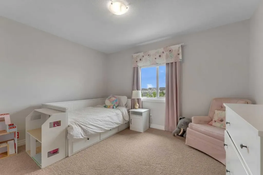 347 Hillcrest Heights SW Airdrie AB T4B 4C1