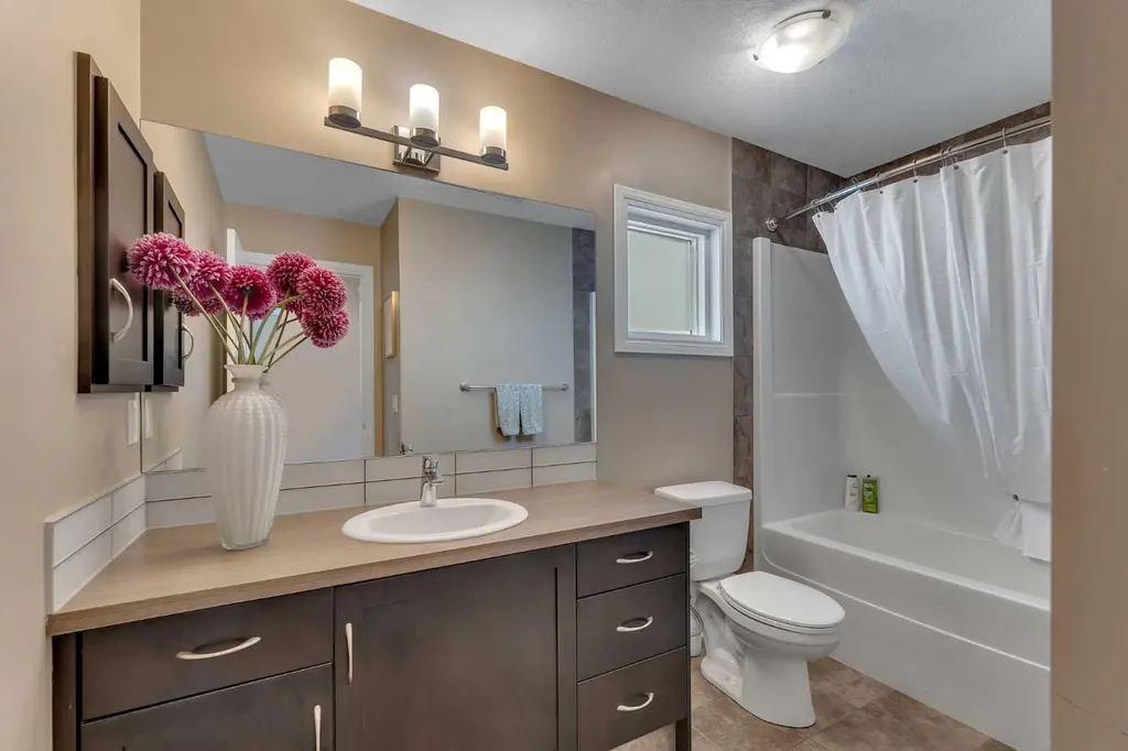 347 Hillcrest Heights SW Airdrie AB T4B 4C1