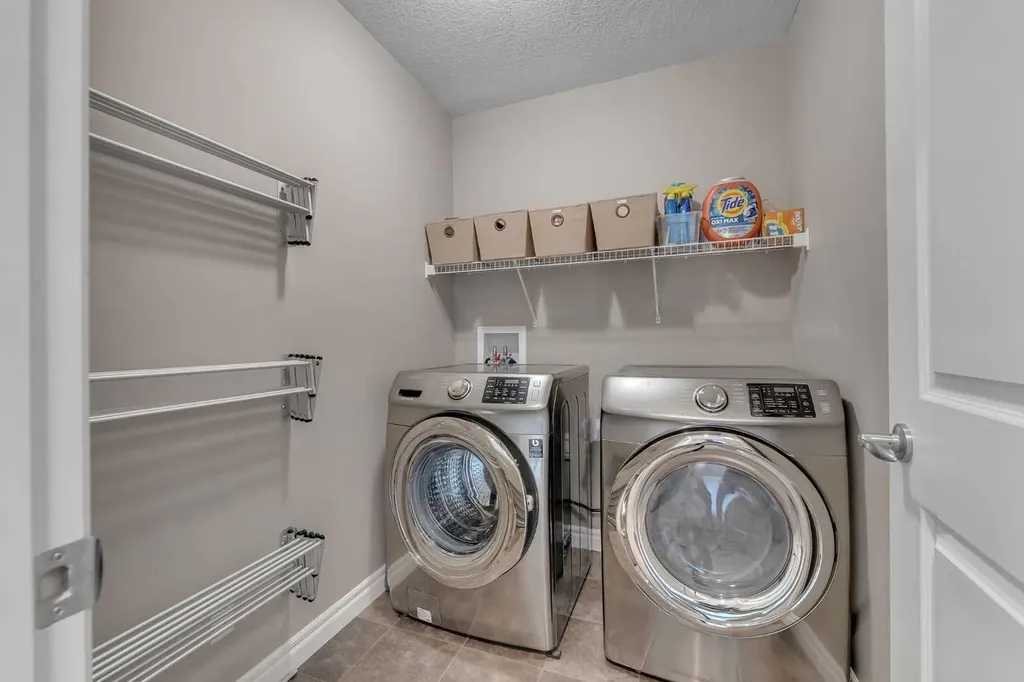 347 Hillcrest Heights SW Airdrie AB T4B 4C1