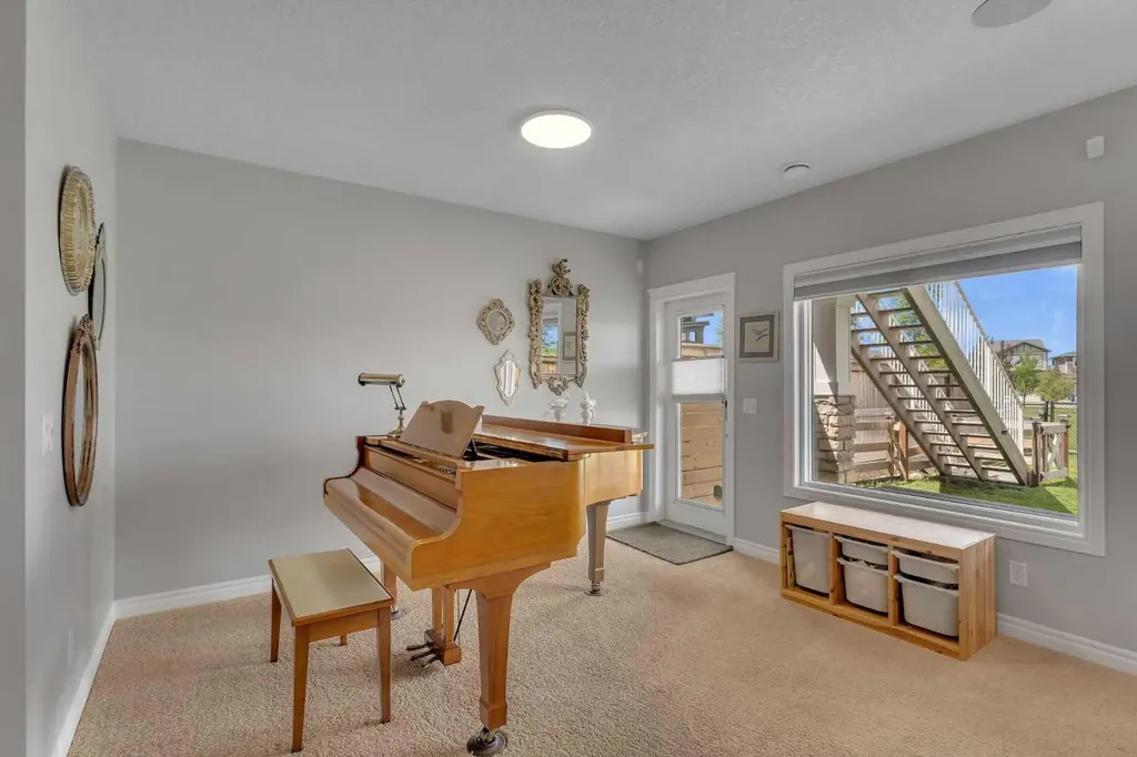 347 Hillcrest Heights SW Airdrie AB T4B 4C1