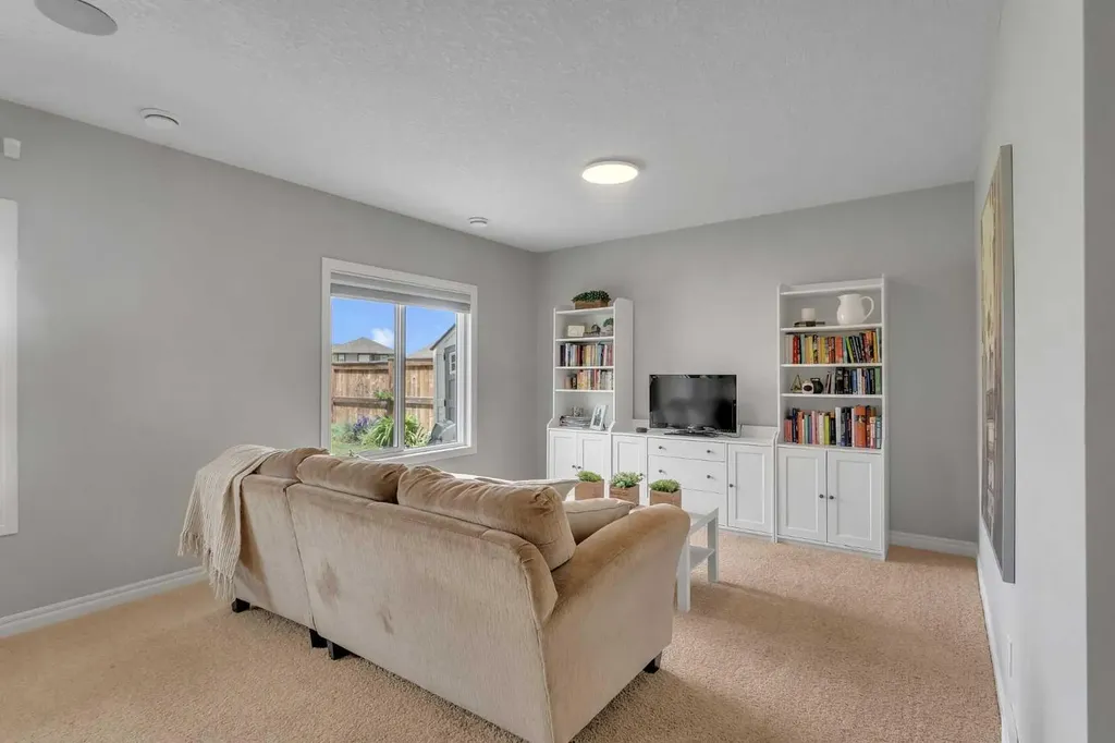 347 Hillcrest Heights SW Airdrie AB T4B 4C1