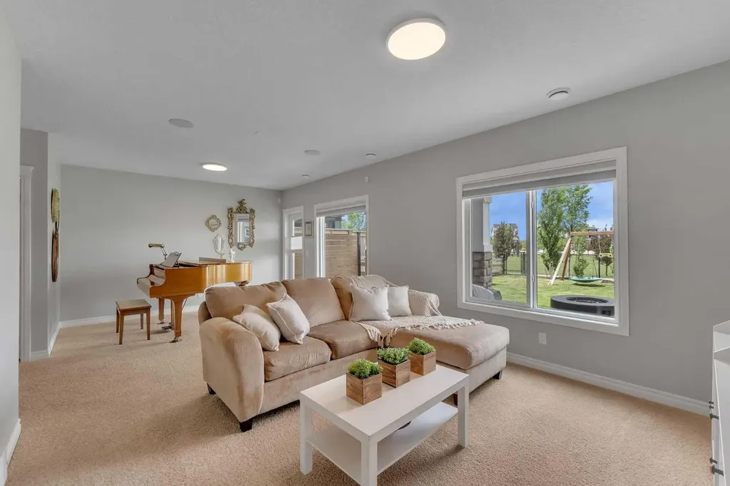 347 Hillcrest Heights SW Airdrie AB T4B 4C1