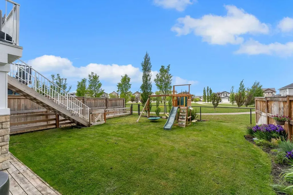 347 Hillcrest Heights SW Airdrie AB T4B 4C1