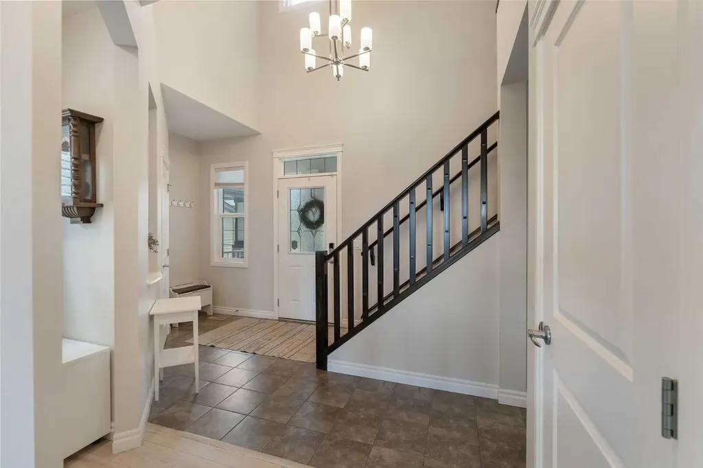 347 Hillcrest Heights SW Airdrie AB T4B 4C1