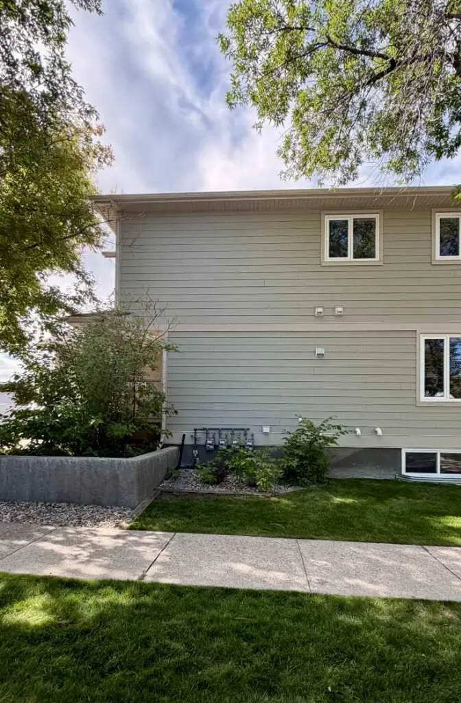 645 12 A Street N Lethbridge AB T1H 2K1