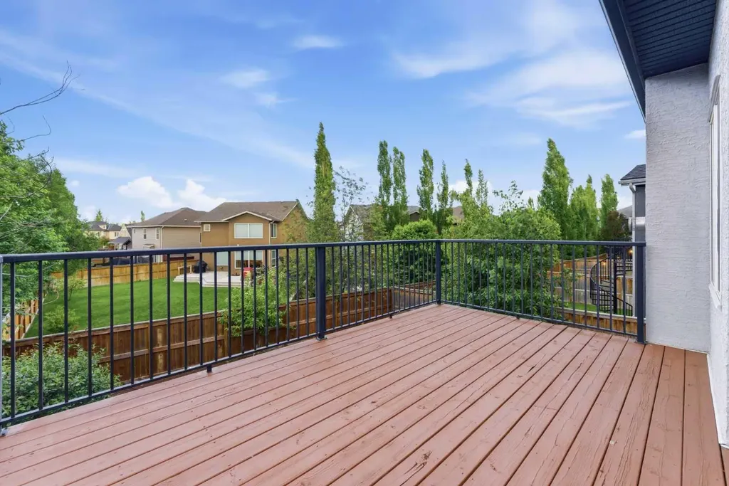 102 Cranarch Common SE Calgary AB T3M 1M1