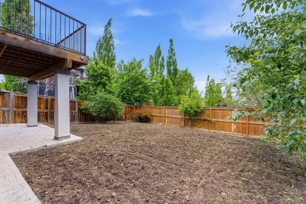 102 Cranarch Common SE Calgary AB T3M 1M1