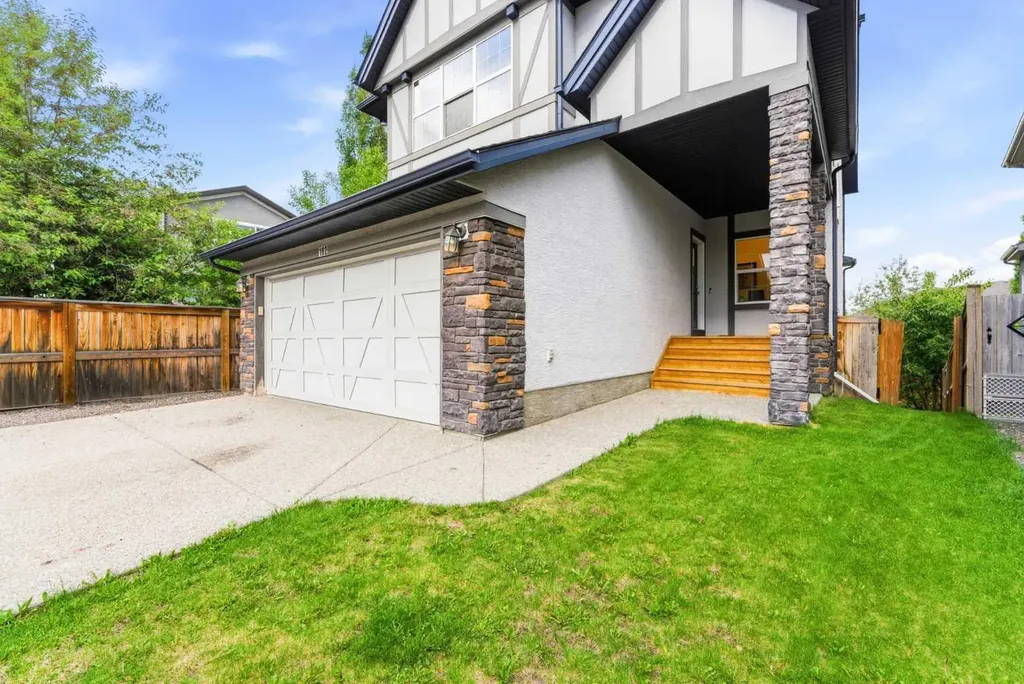 102 Cranarch Common SE Calgary AB T3M 1M1