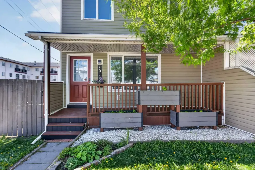 1013 Smith Avenue Crossfield AB T0M 0S0