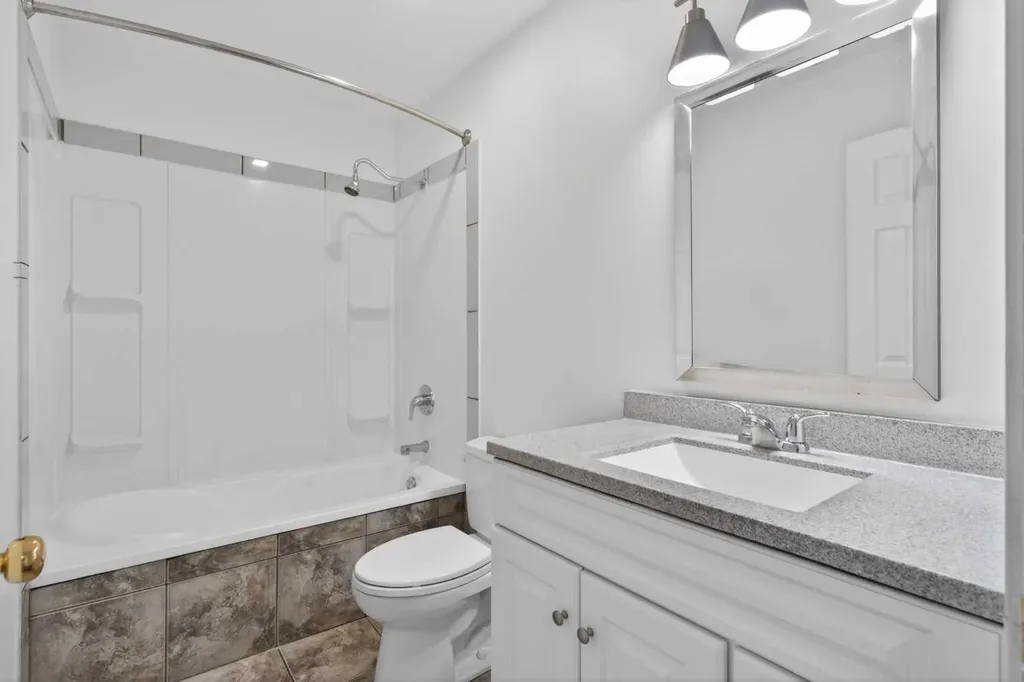 1013 Smith Avenue Crossfield AB T0M 0S0