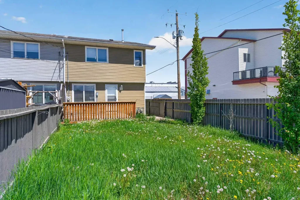 1013 Smith Avenue Crossfield AB T0M 0S0