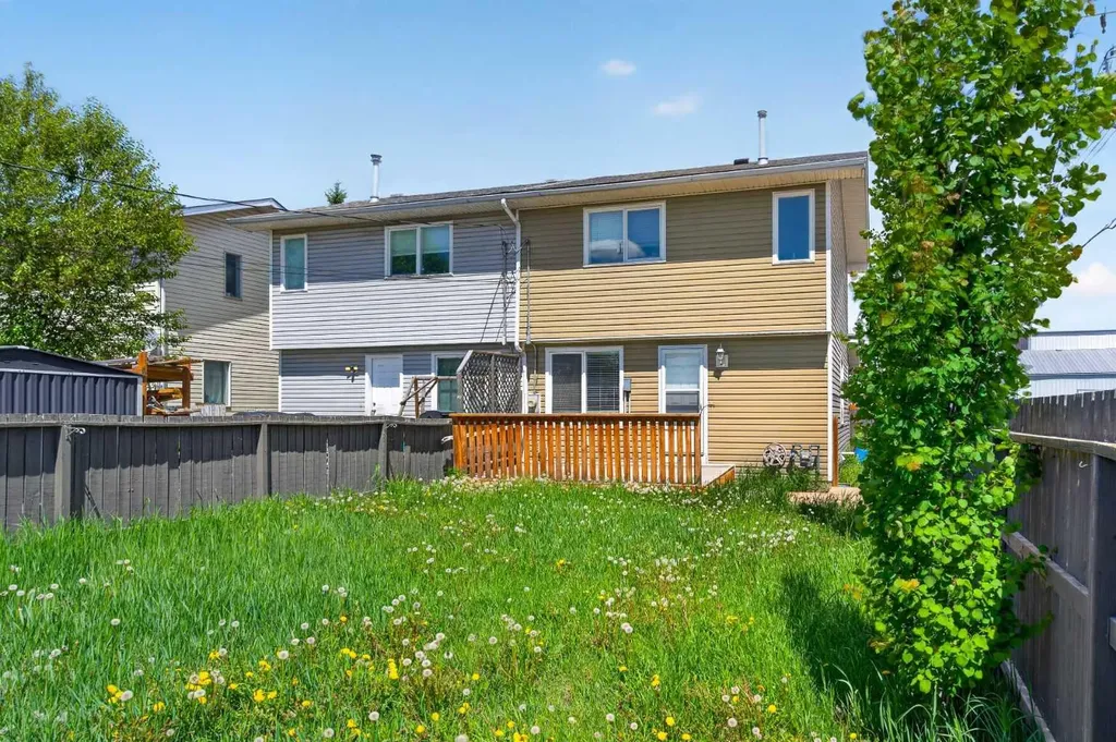 1013 Smith Avenue Crossfield AB T0M 0S0
