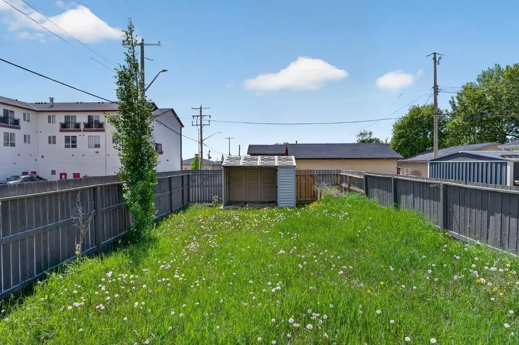 1013 Smith Avenue Crossfield AB T0M 0S0