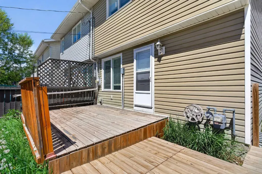 1013 Smith Avenue Crossfield AB T0M 0S0