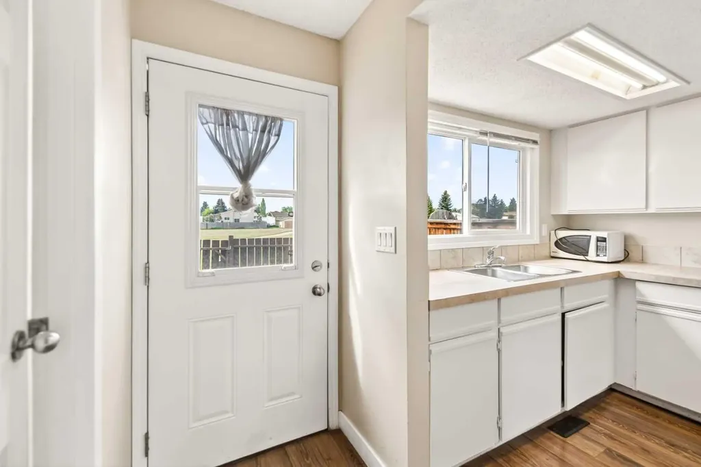 85 Baile Close Red Deer AB T4R 1R5