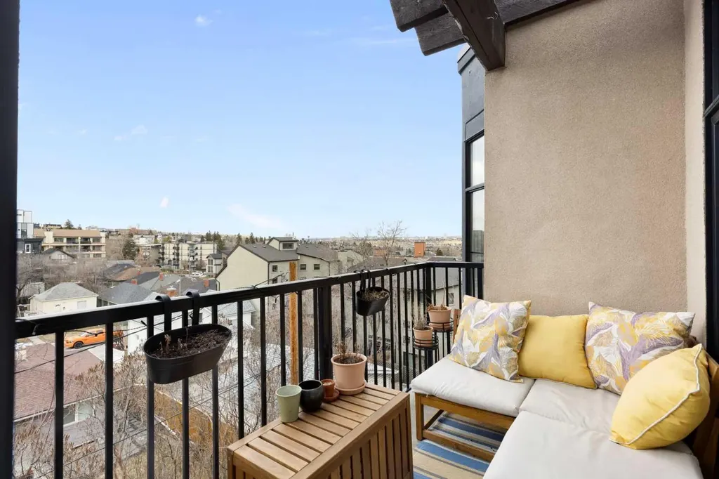 2307 14 Street SW Calgary AB T2T 3T5
