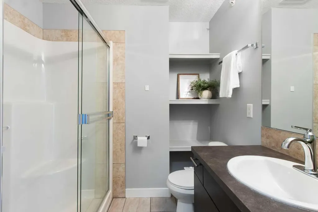 2307 14 Street SW Calgary AB T2T 3T5