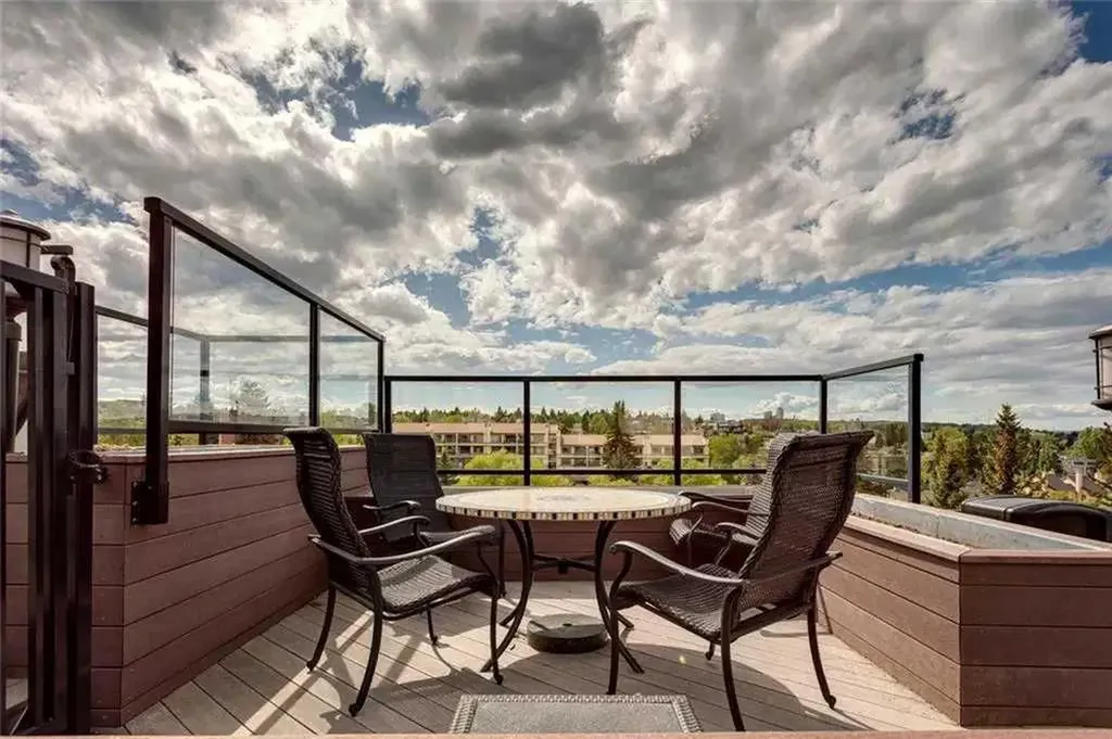 2307 14 Street SW Calgary AB T2T 3T5