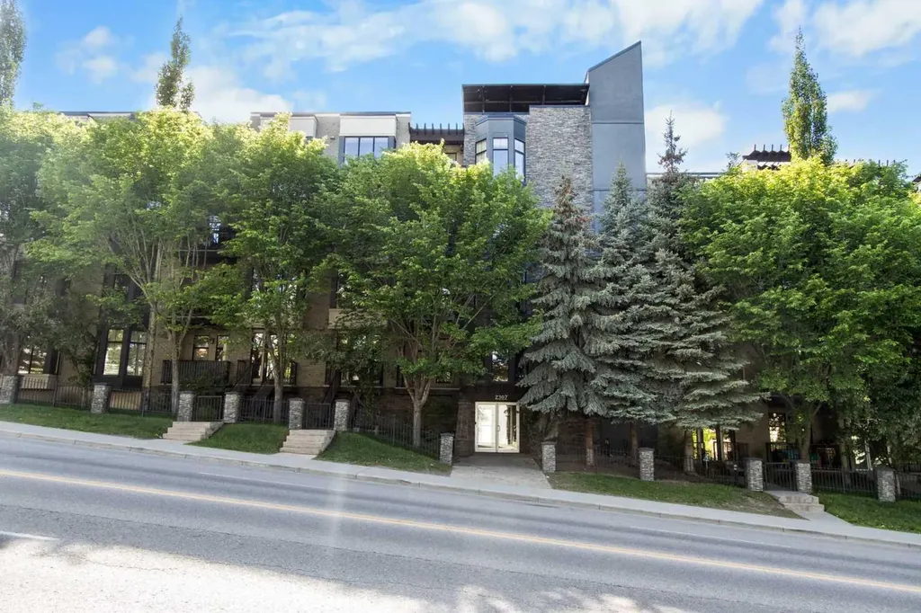 2307 14 Street SW Calgary AB T2T 3T5