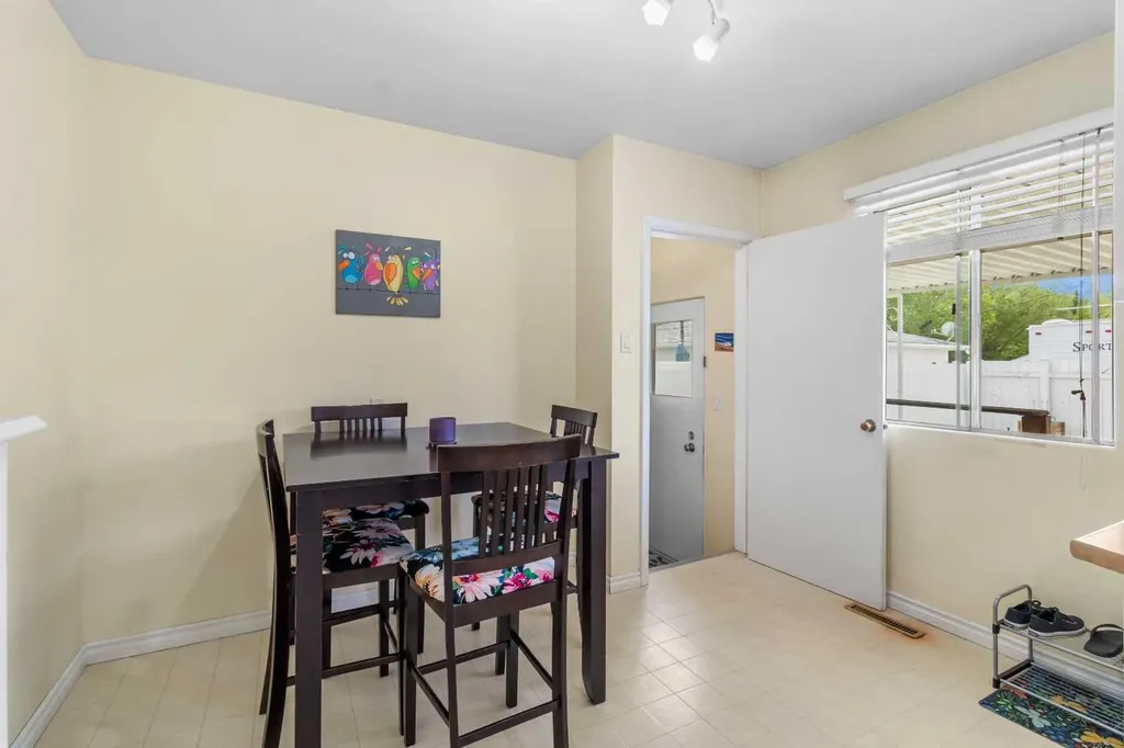 3206 44a Avenue Red Deer AB T4N 3J7
