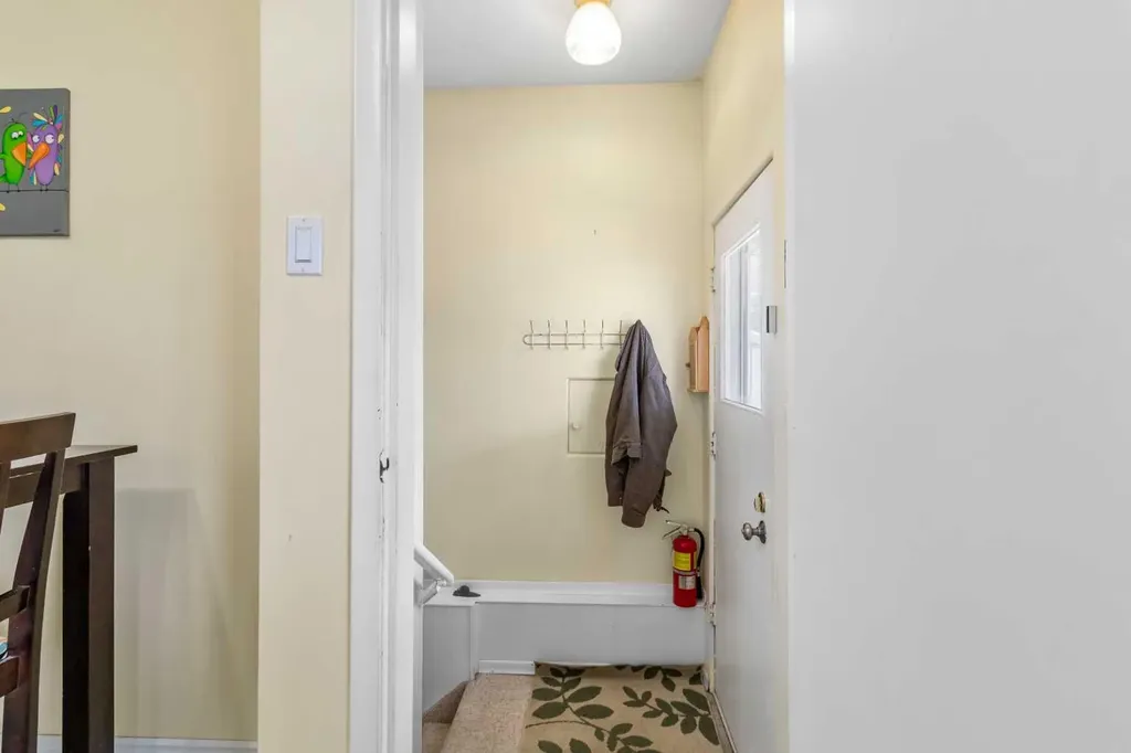 3206 44a Avenue Red Deer AB T4N 3J7