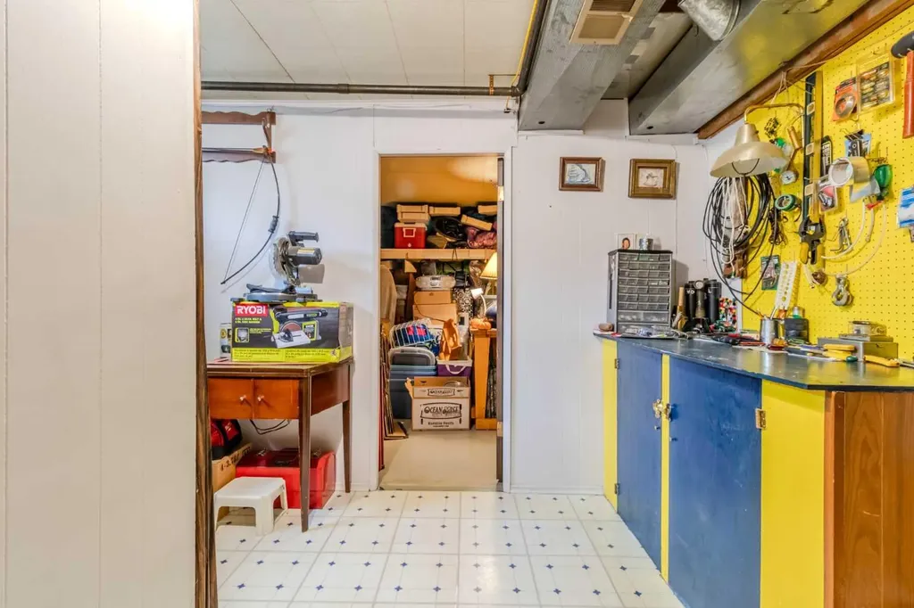 3206 44a Avenue Red Deer AB T4N 3J7