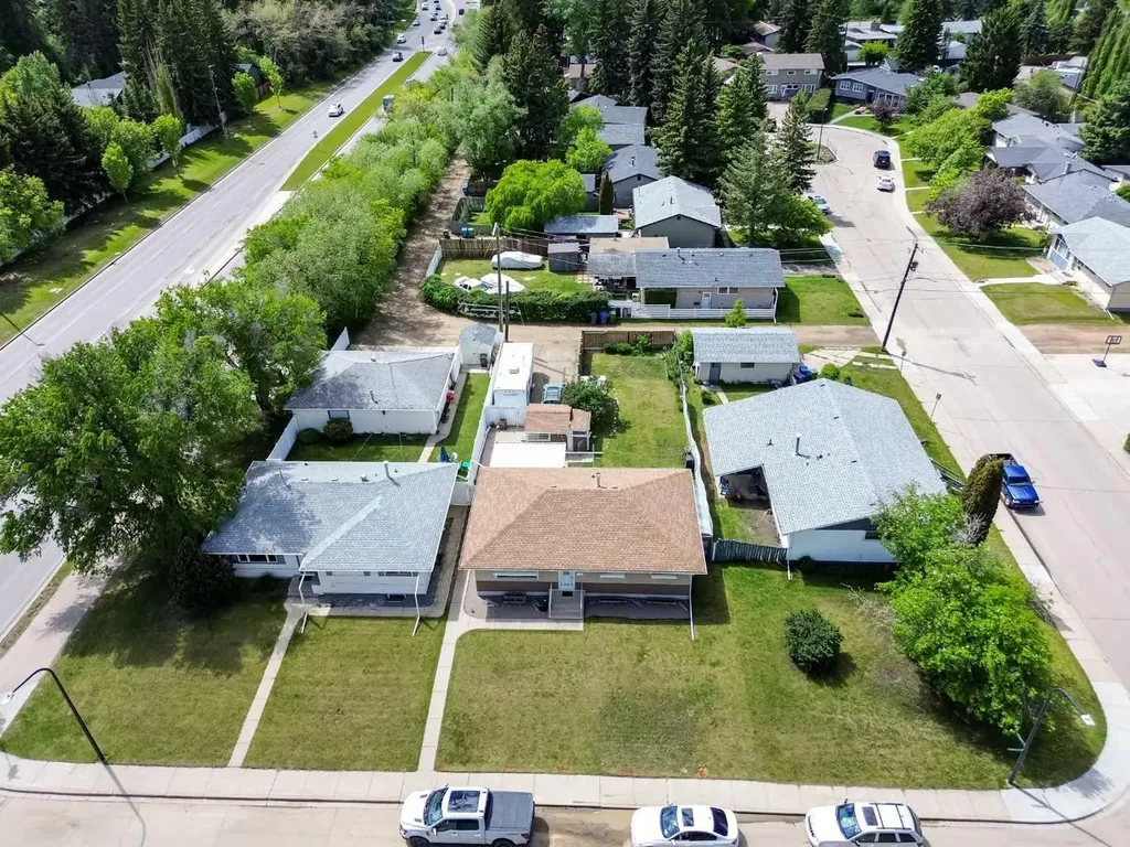 3206 44a Avenue Red Deer AB T4N 3J7