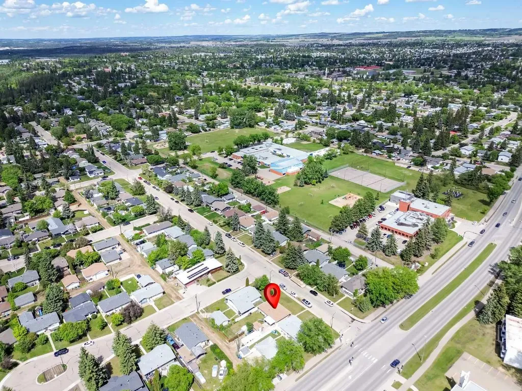 3206 44a Avenue Red Deer AB T4N 3J7