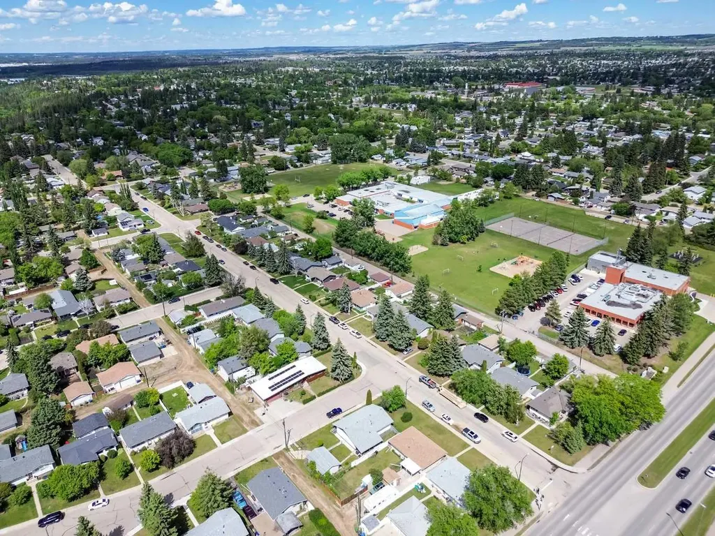 3206 44a Avenue Red Deer AB T4N 3J7