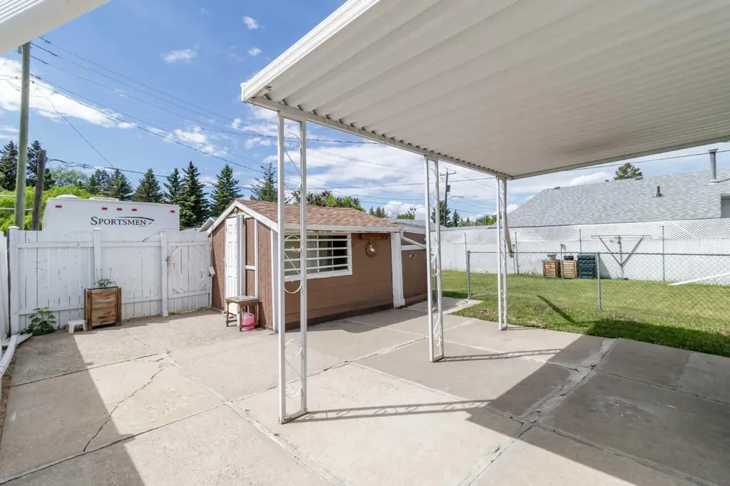 3206 44a Avenue Red Deer AB T4N 3J7