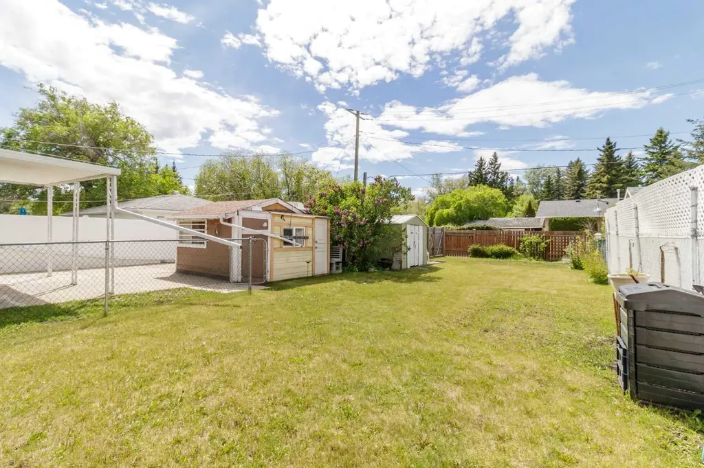 3206 44a Avenue Red Deer AB T4N 3J7