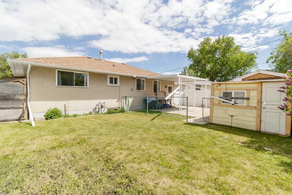3206 44a Avenue Red Deer AB T4N 3J7