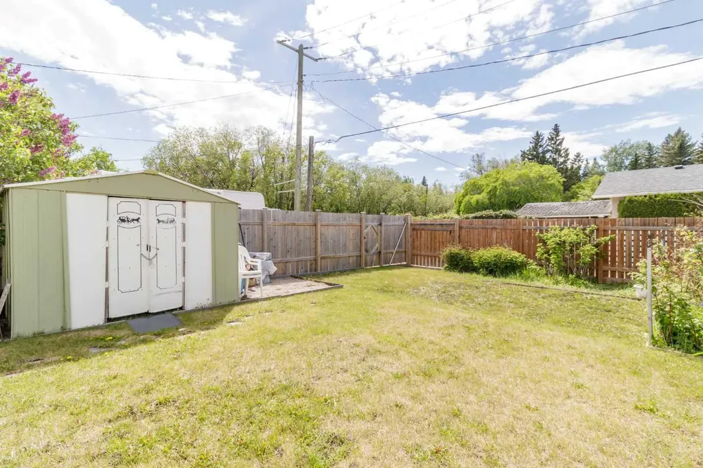 3206 44a Avenue Red Deer AB T4N 3J7