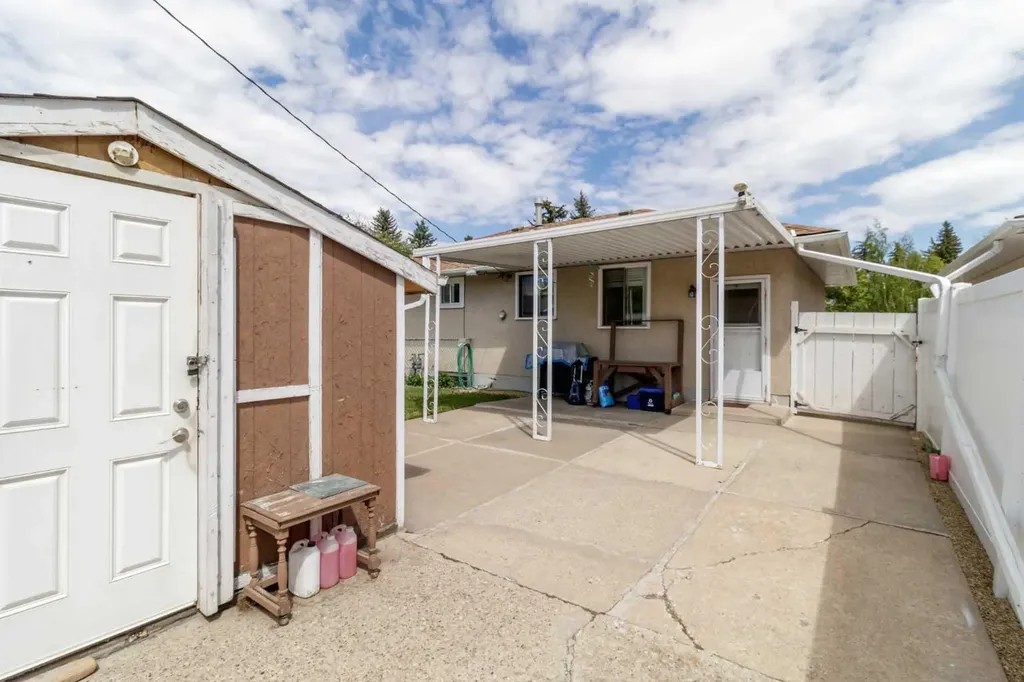 3206 44a Avenue Red Deer AB T4N 3J7