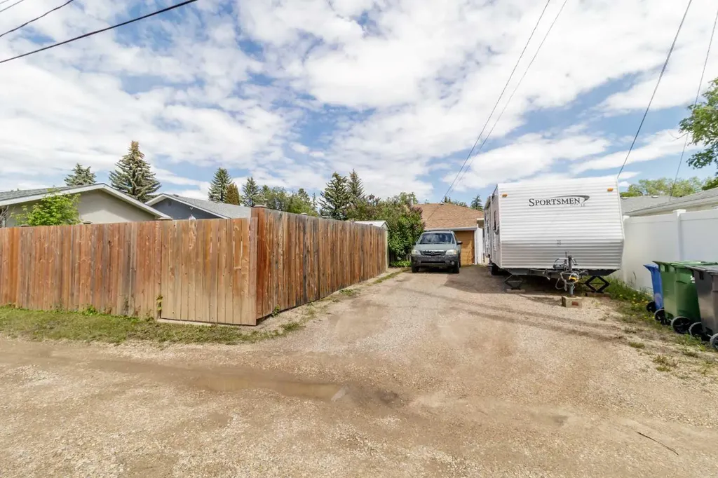 3206 44a Avenue Red Deer AB T4N 3J7