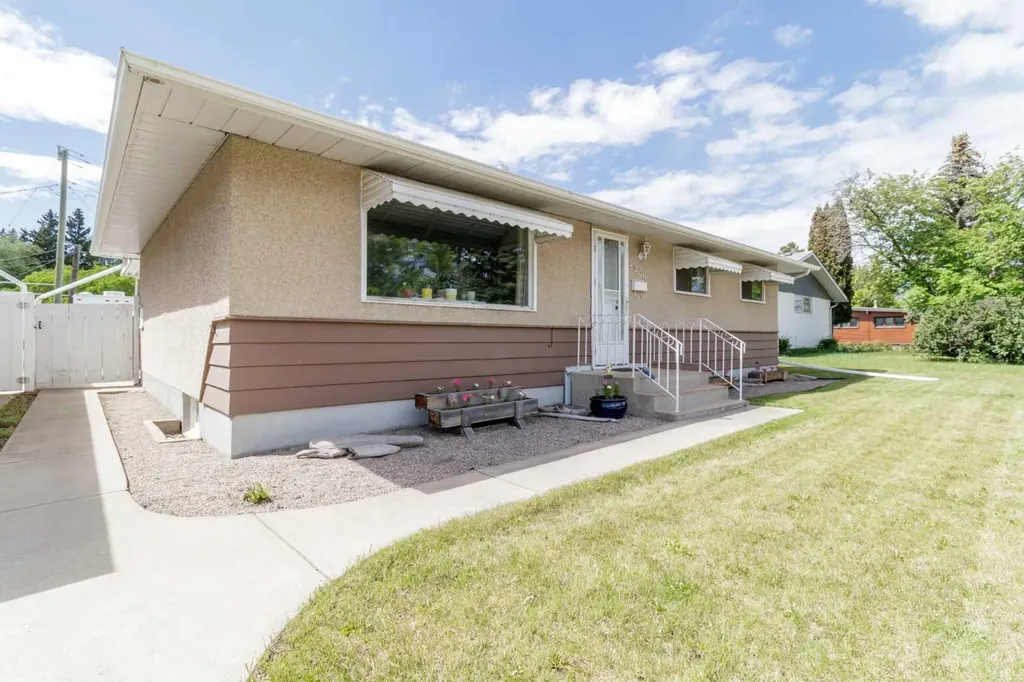 3206 44a Avenue Red Deer AB T4N 3J7