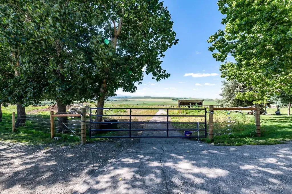 418066 48 Street W Rural Foothills County AB T1S 1A1
