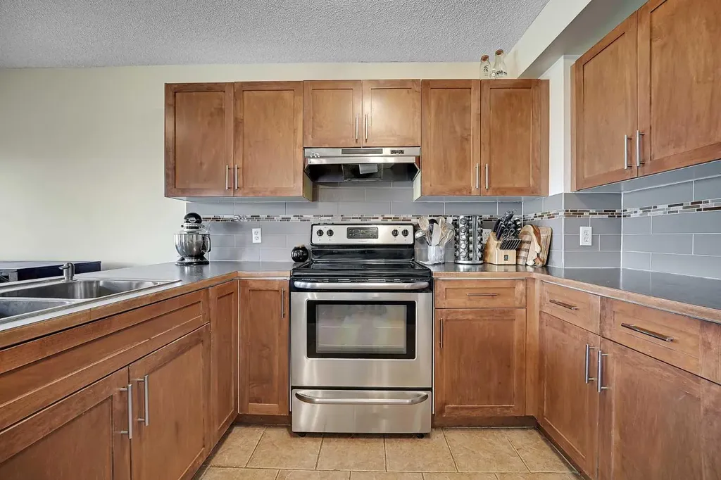 19 Coventry Link NE Calgary AB T3K 5H6
