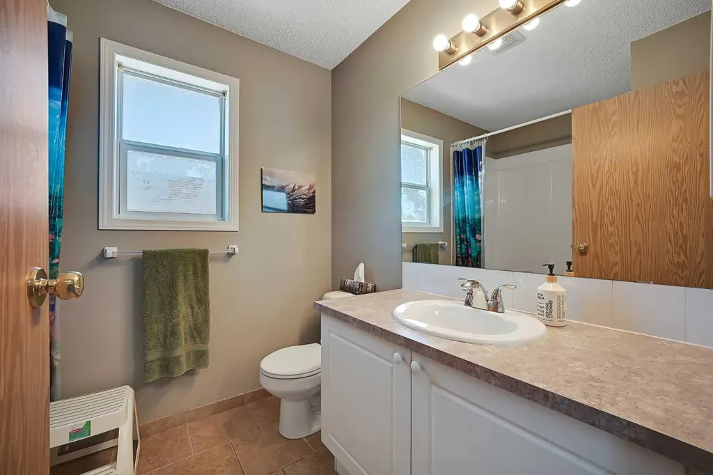 19 Coventry Link NE Calgary AB T3K 5H6