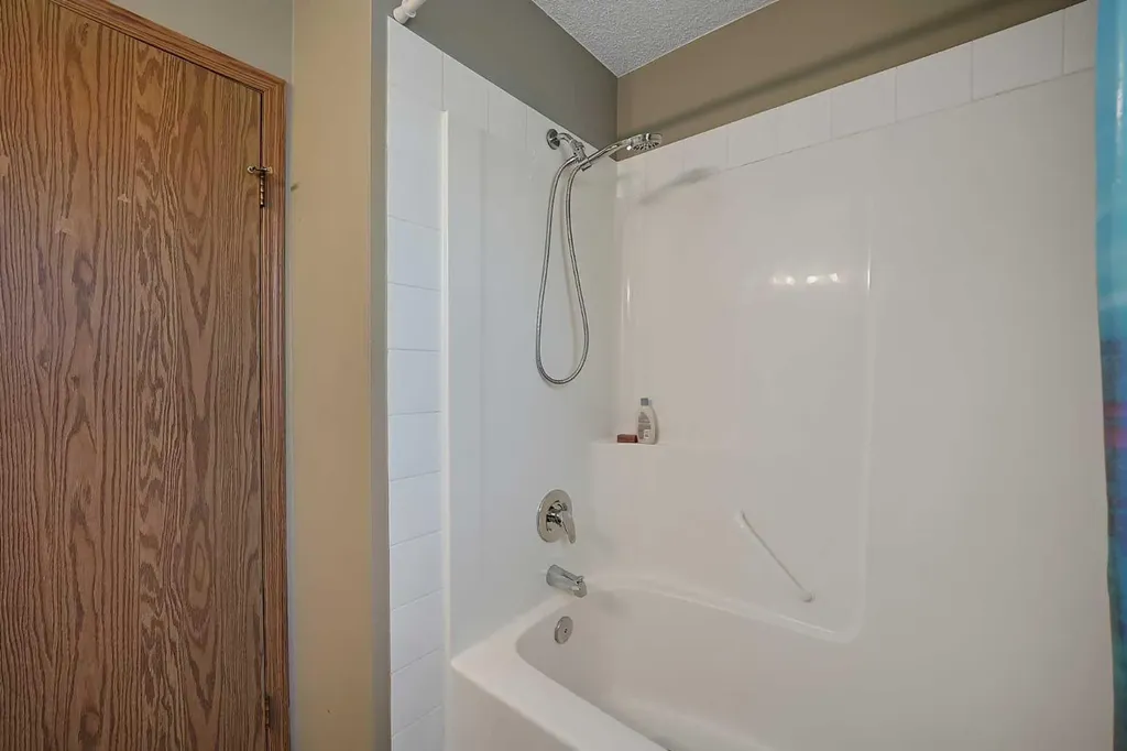 19 Coventry Link NE Calgary AB T3K 5H6
