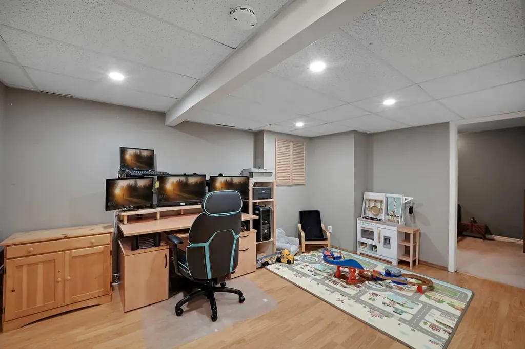 19 Coventry Link NE Calgary AB T3K 5H6