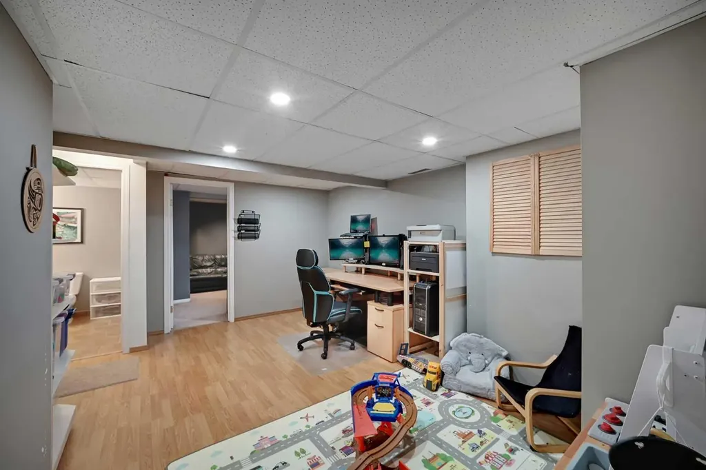 19 Coventry Link NE Calgary AB T3K 5H6