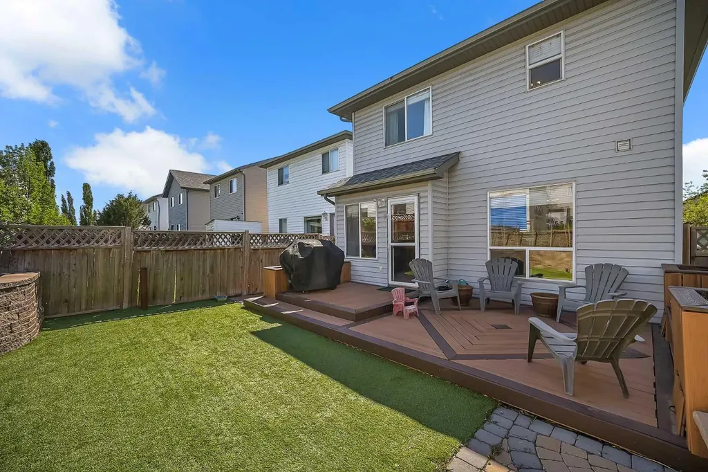 19 Coventry Link NE Calgary AB T3K 5H6