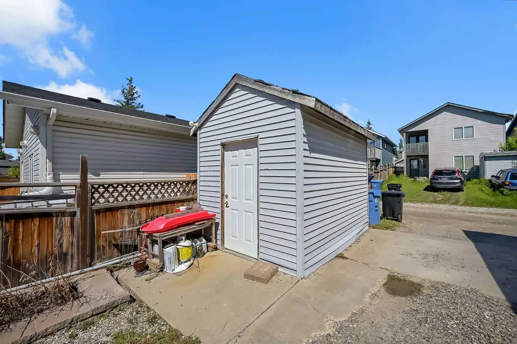 19 Coventry Link NE Calgary AB T3K 5H6