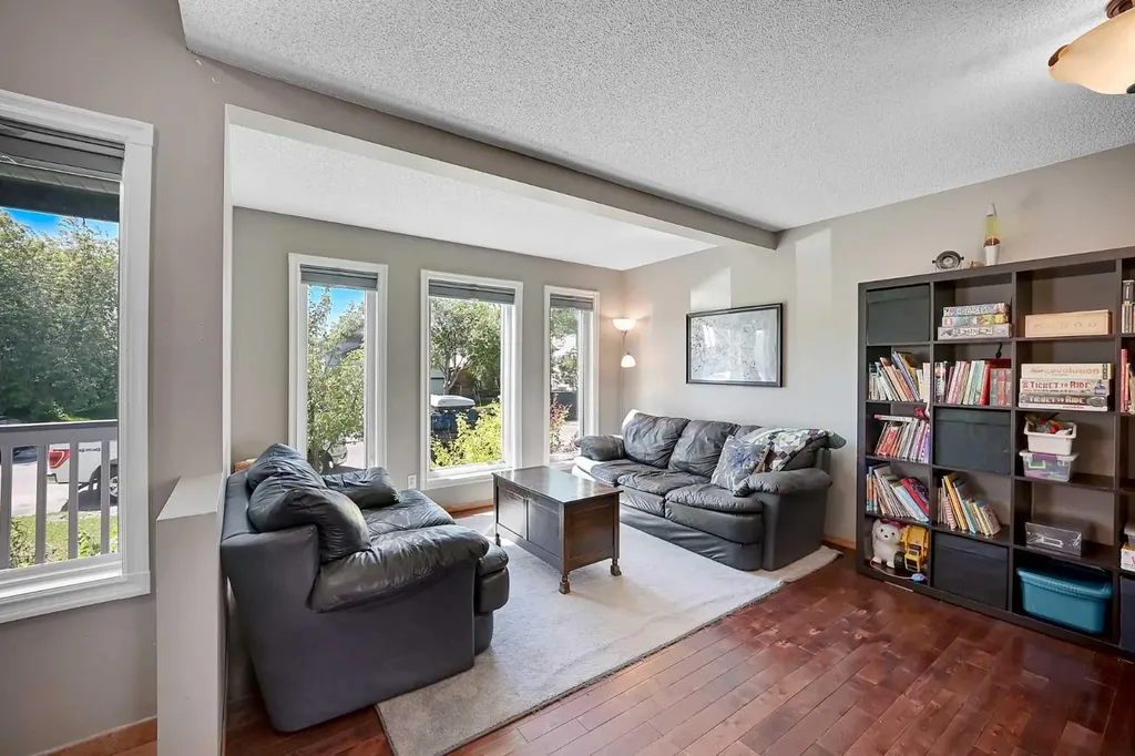 19 Coventry Link NE Calgary AB T3K 5H6