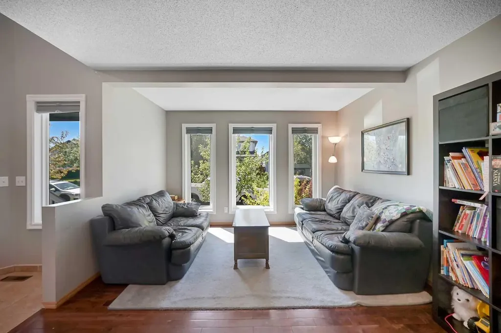 19 Coventry Link NE Calgary AB T3K 5H6