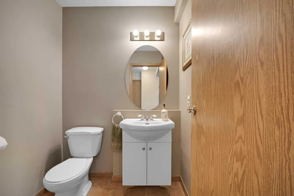 19 Coventry Link NE Calgary AB T3K 5H6